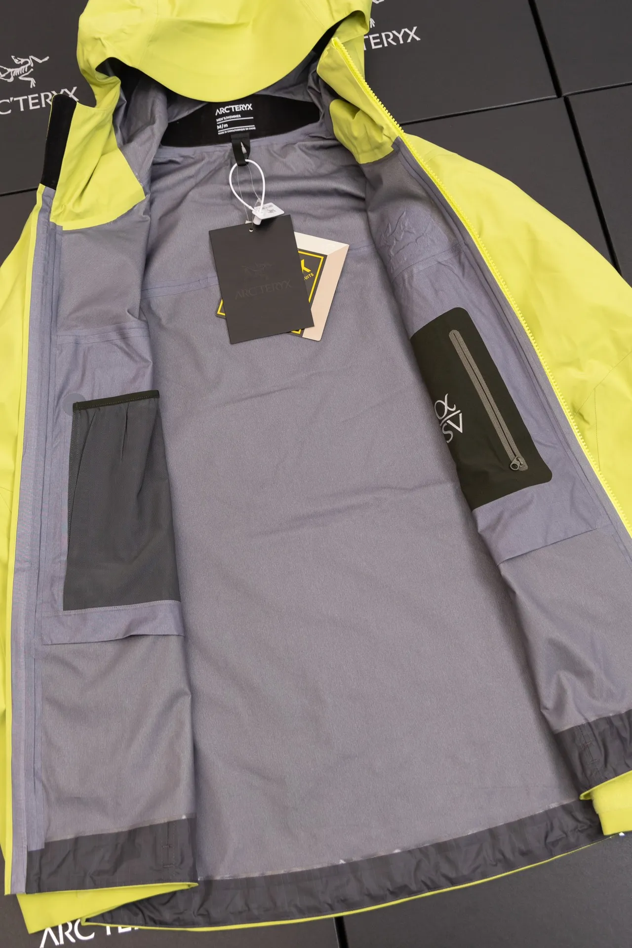 Quality ARC'TERYX SV Arcteryx Alpha SV GTX Same Style S XXL Premium ～ ！ ， 。 Recco ， ， ！ Authentic Gore-Tex ： 100% ＋ ＋20d ( )＋ Authentic ！ ！ ～ ， 。 。 ， ， ， 。 ， Quality 。 😊 Quality ！ Size：S/M/L/XL/XXL ： 81 83 86 88 90 ：117 122 128 132 136 ： 59 61 64 66 68 ： 53 55 58 60 62 S 80-120 M 110-150 L 140-170 XL 160 XXL 180 os ～